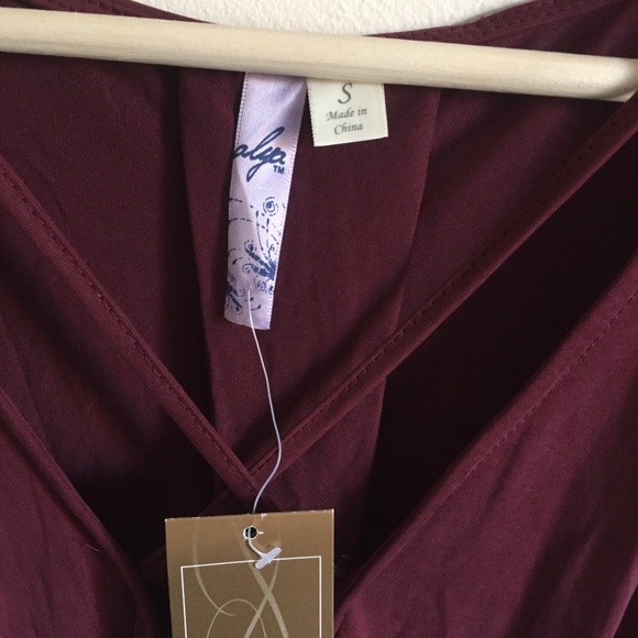 FRANCESCA'S Maroon Criss Cross Drape Tank Top - Picture 4 of 9
